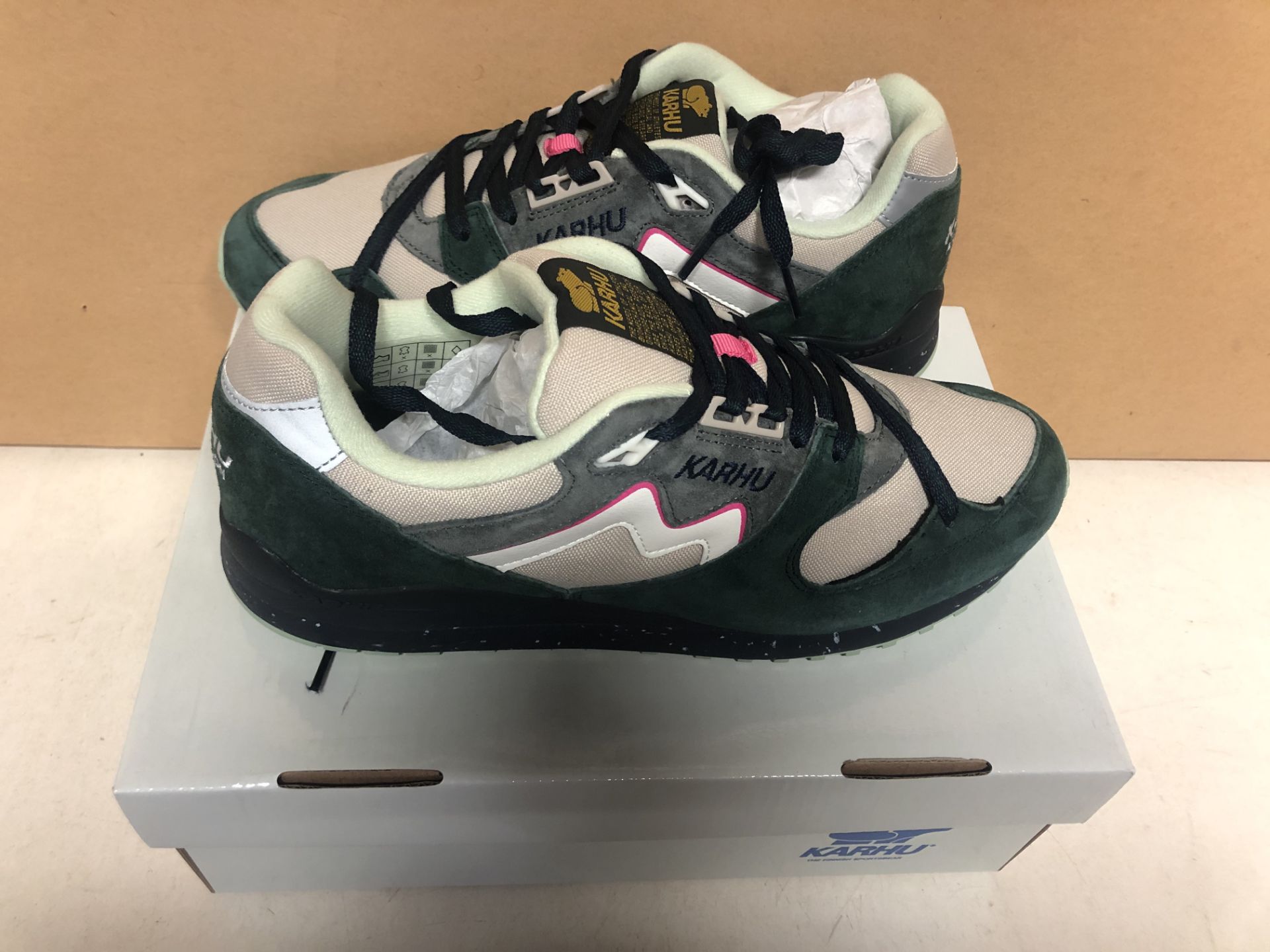 1 x Karhu Men's Trainers Green Green Green Size: 10 Size: 10 | EAN: 0842980115561 - Image 2 of 2