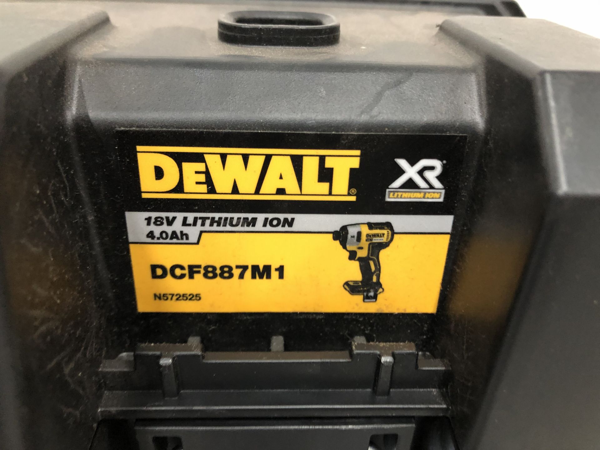 1 x Dewalt DCF887M1-GB DCF887M1 XR Brushless Lithium-Ion Impact Driver, 18 V