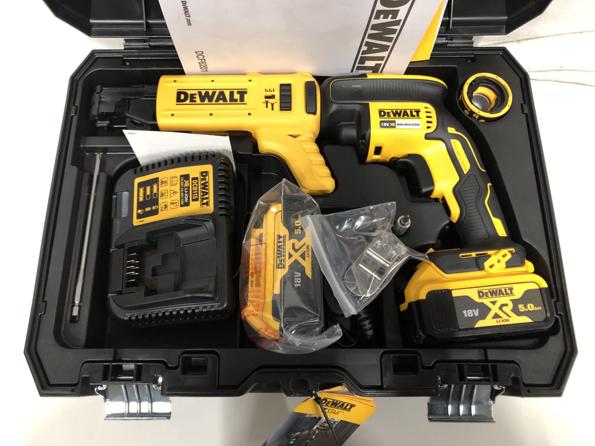 1 x DEWALT DCF620P2K-GB XR Brushless 2 Kg SDS-Plus Hammer (2 x 5 Ah) - Image 2 of 3