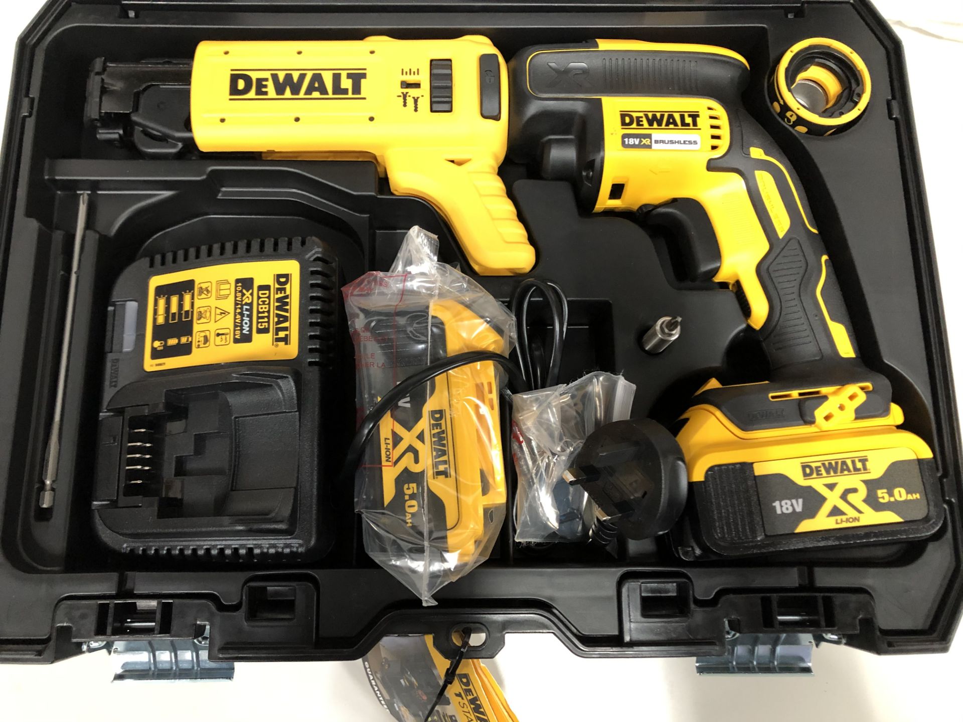 1 x DEWALT DCF620P2K-GB XR Brushless 2 Kg SDS-Plus Hammer (2 x 5 Ah), 18 V, Yellow/Black | RRP £393 - Image 2 of 3