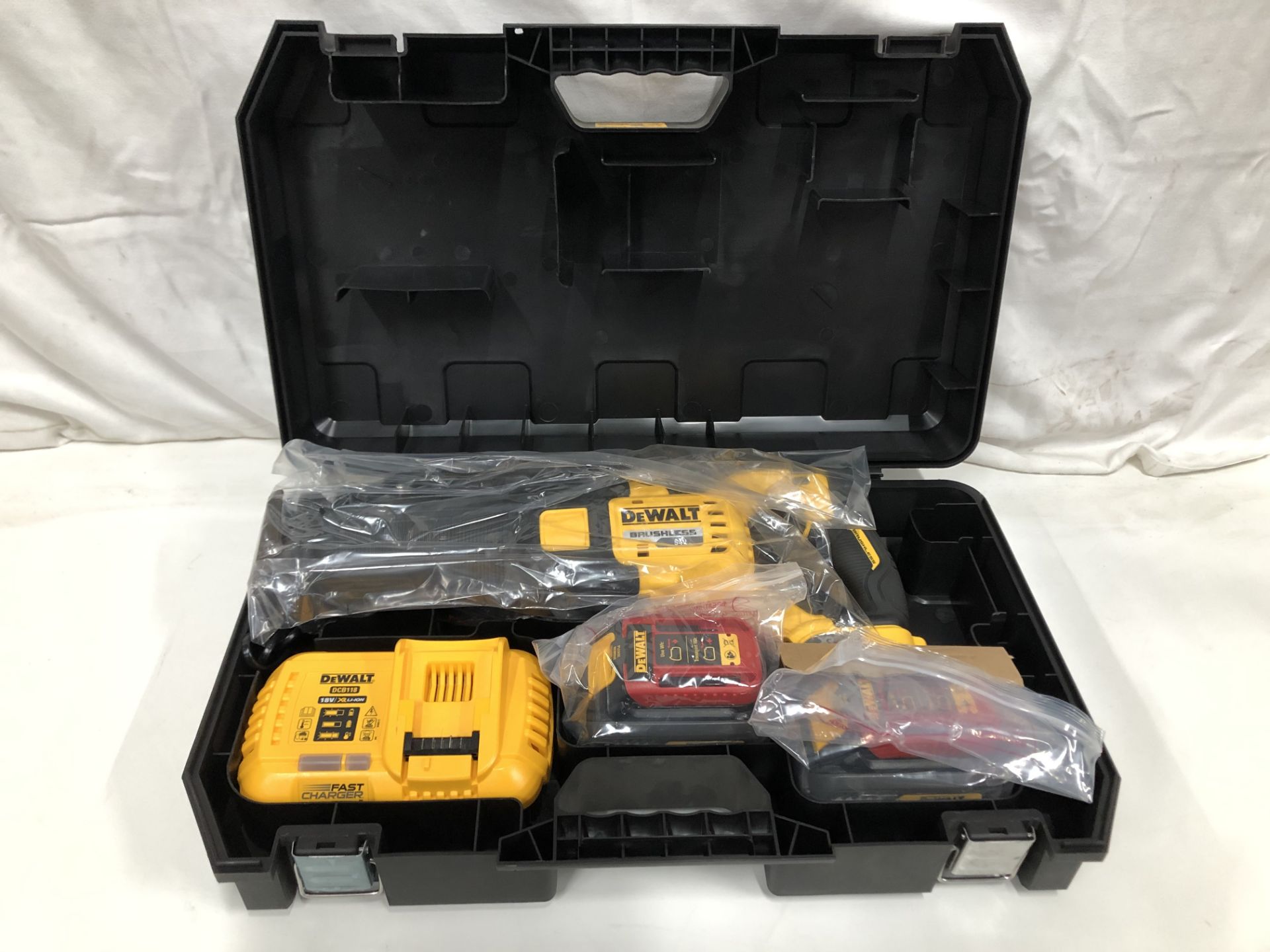 1 x Dewalt DCS388T2-GB XR Kitted Reciprocating Saw, 18 W, 54 V, Yellow/Black, Large, Set of 5 Pieces - Image 3 of 3