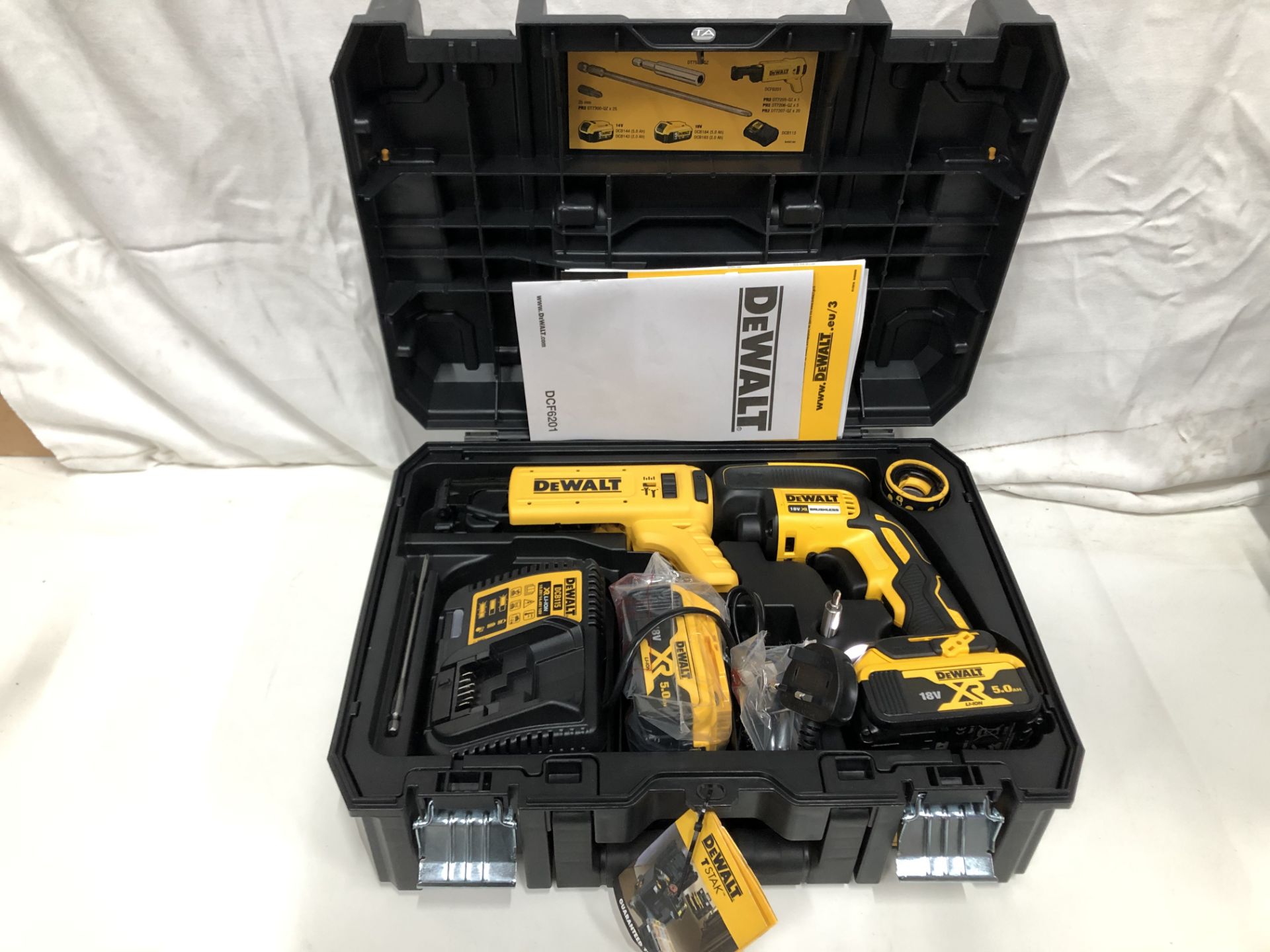 1 x DEWALT DCF620P2K-GB XR Brushless 2 Kg SDS-Plus Hammer (2 x 5 Ah), 18 V, Yellow/Black | RRP £393 - Image 3 of 3