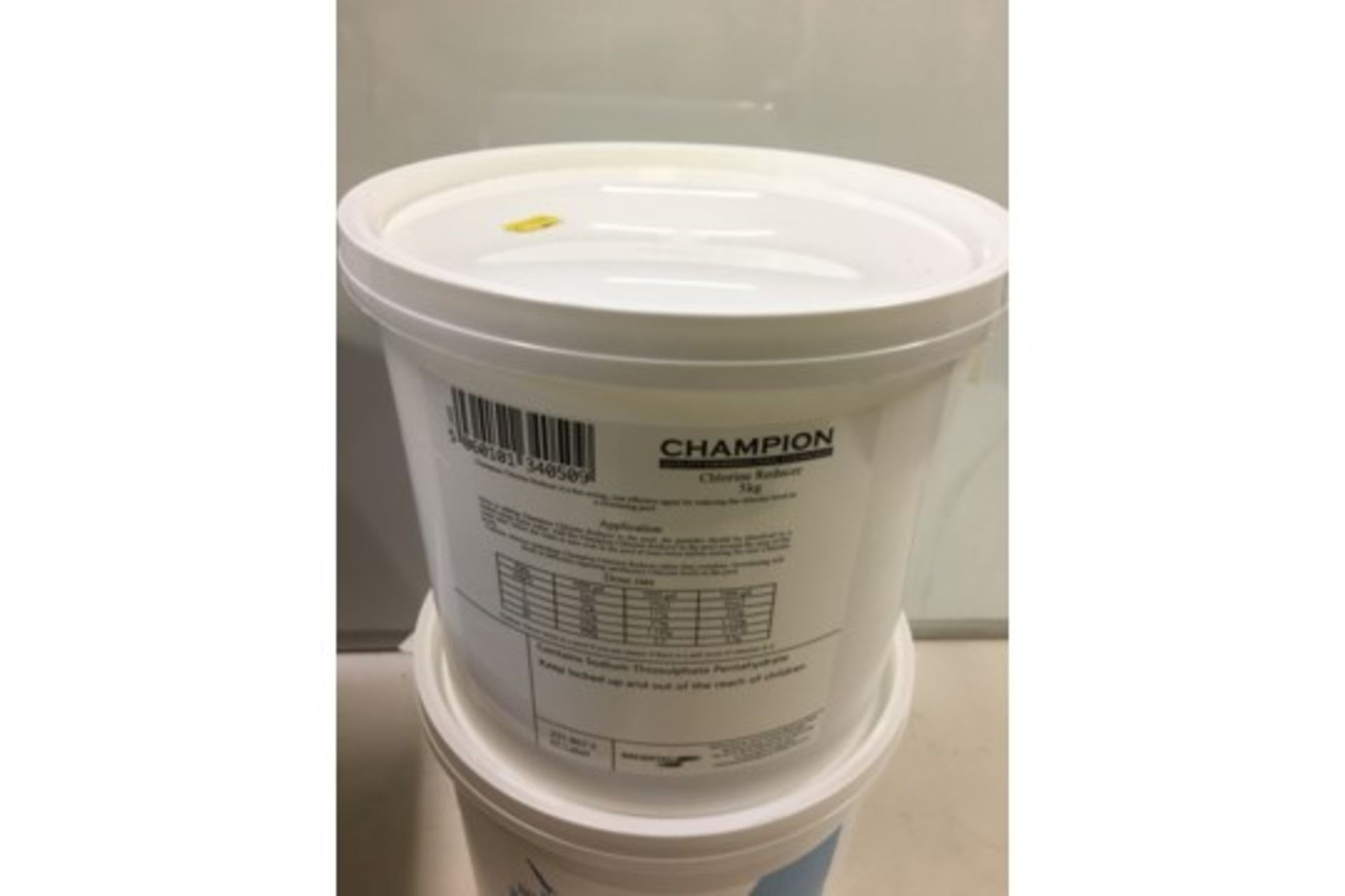 2 x 5KG Tubs Of Champion Chlorine Reducer - Image 2 of 2
