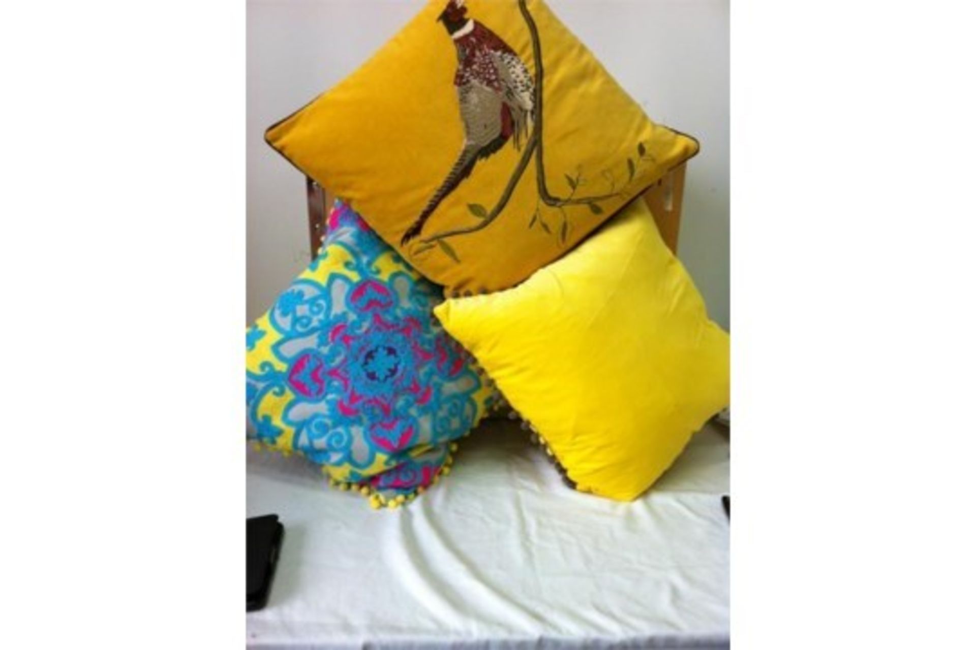 17 x cushions. See description for sizes/colours/designs - Image 2 of 7