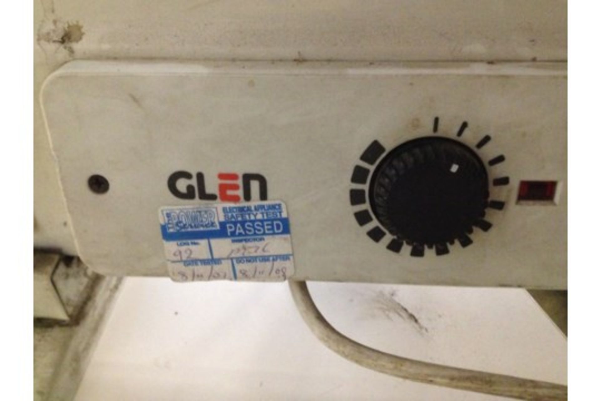 Glen White Plug In Heater - Image 2 of 2