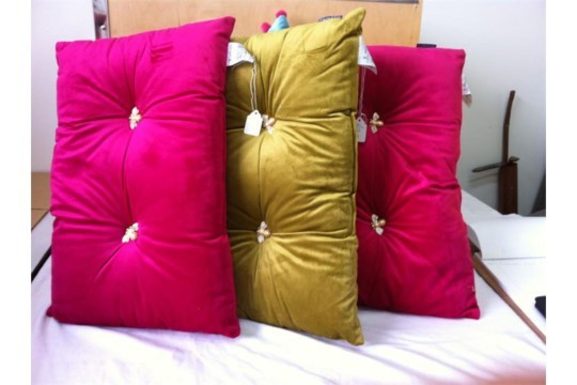 17 x cushions. See description for sizes/colours/designs