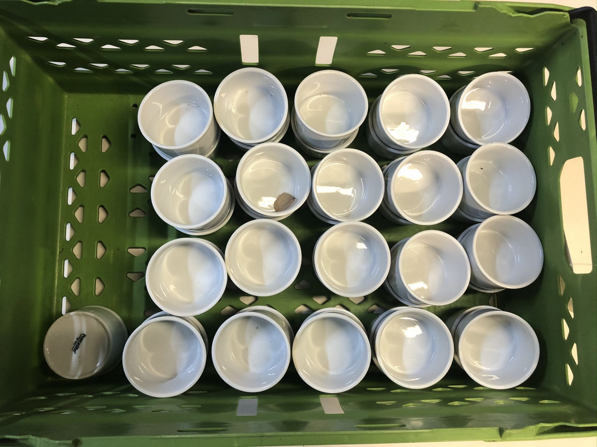 40 x White Porcelain Ramekins - Image 2 of 3