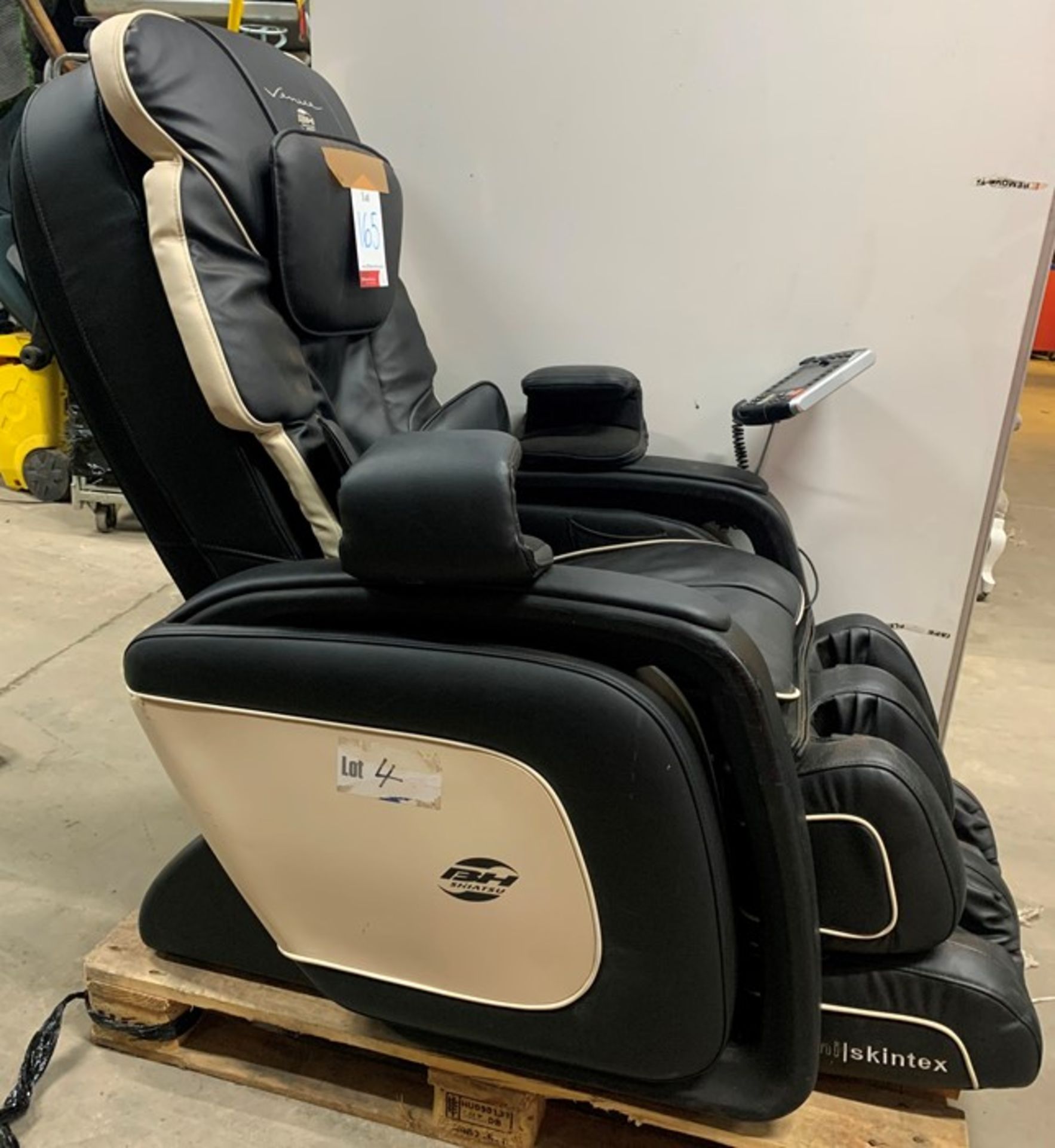 BH Fitness M650 Venice Massage Chair - Image 3 of 6