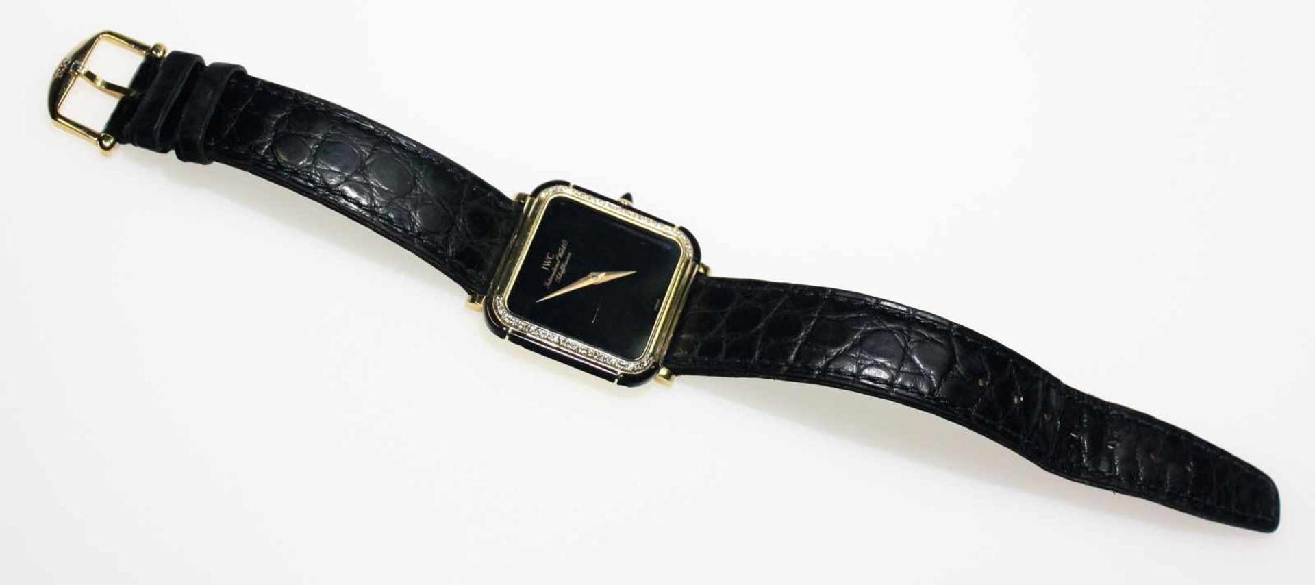 Goldene Damen-Armbanduhr 750/f gest. mit schwarzem Lederband, stumpf/quadratisches, schwarzes