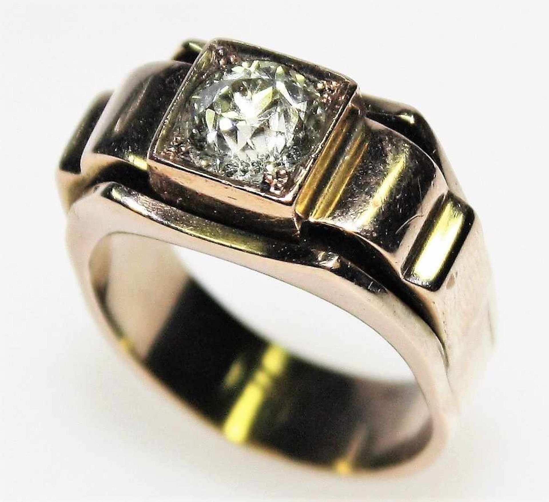 Älterer, goldener Ring ca. 585/f mit einem Diamantsolitär in Brillant-Altschliff ca. 1,65 ct in