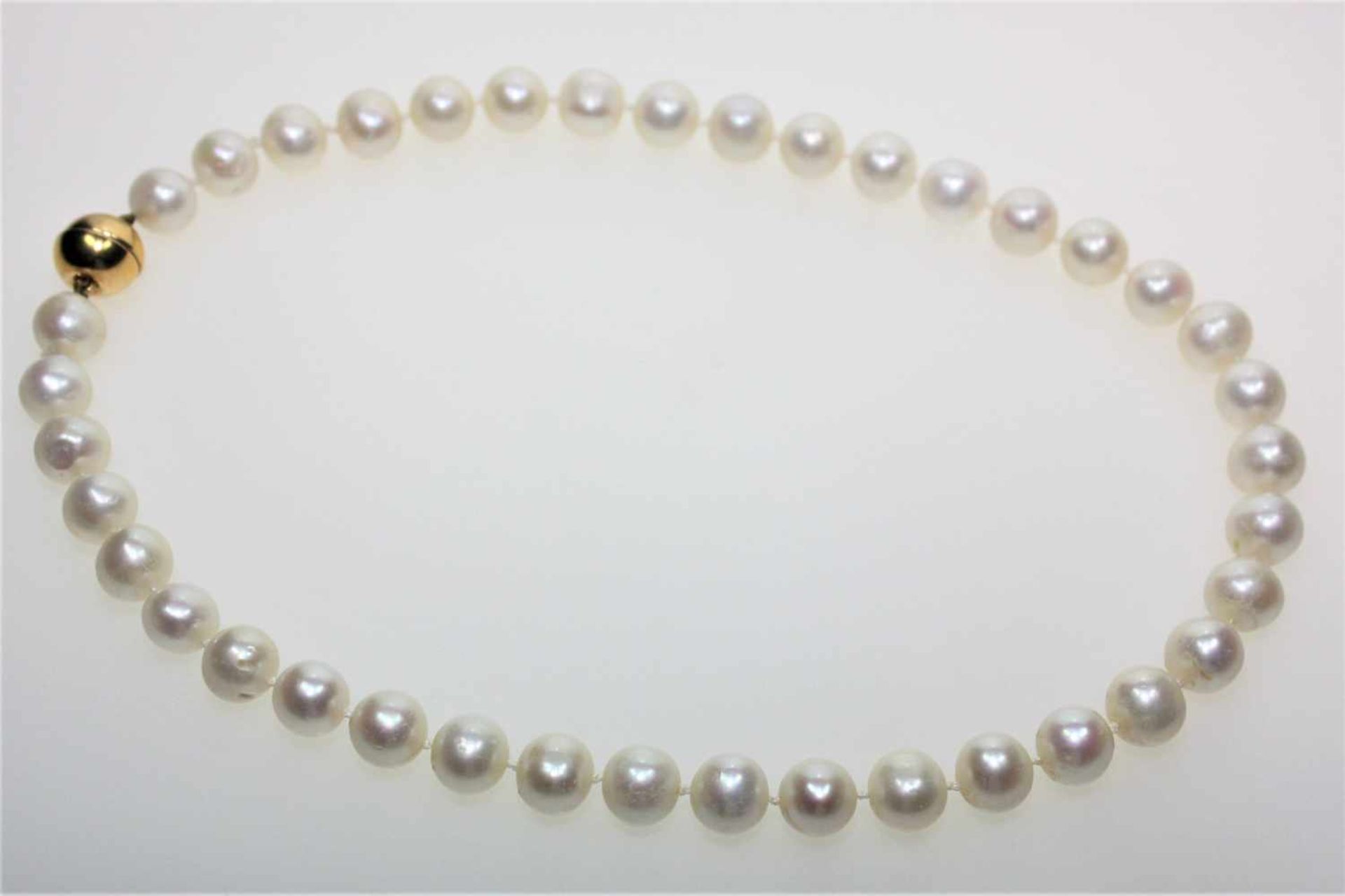 Kette aus größeren Perlen Durchm.ca. 10,5  11 mm, Choker, silberne Magnetschließe vergoldet,