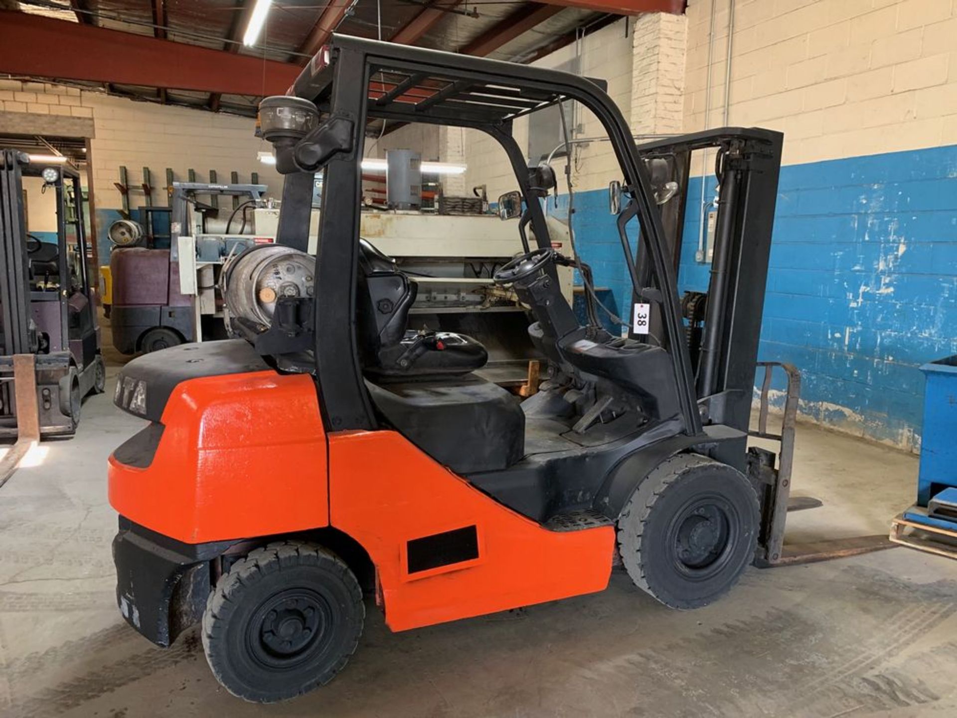 5,000 Totota Forklift Model 8FGU25, Propane Tank NOT Included, s/n: 12916 - Image 6 of 7