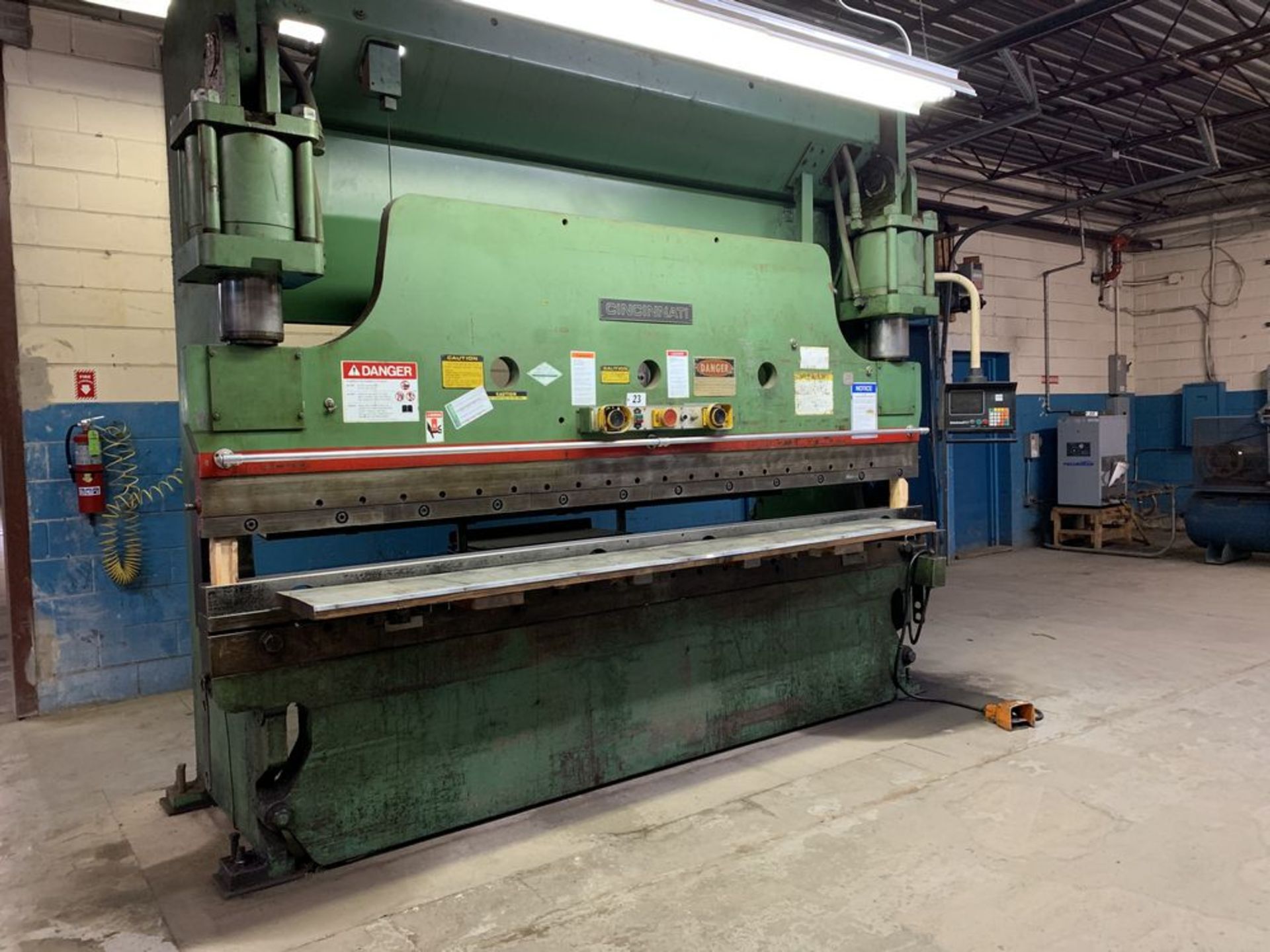 230 Ton Cincinnati 230CB 2-Axis CNC Press Brake, 12' OA, 10' BH, 2-Axis Hurco