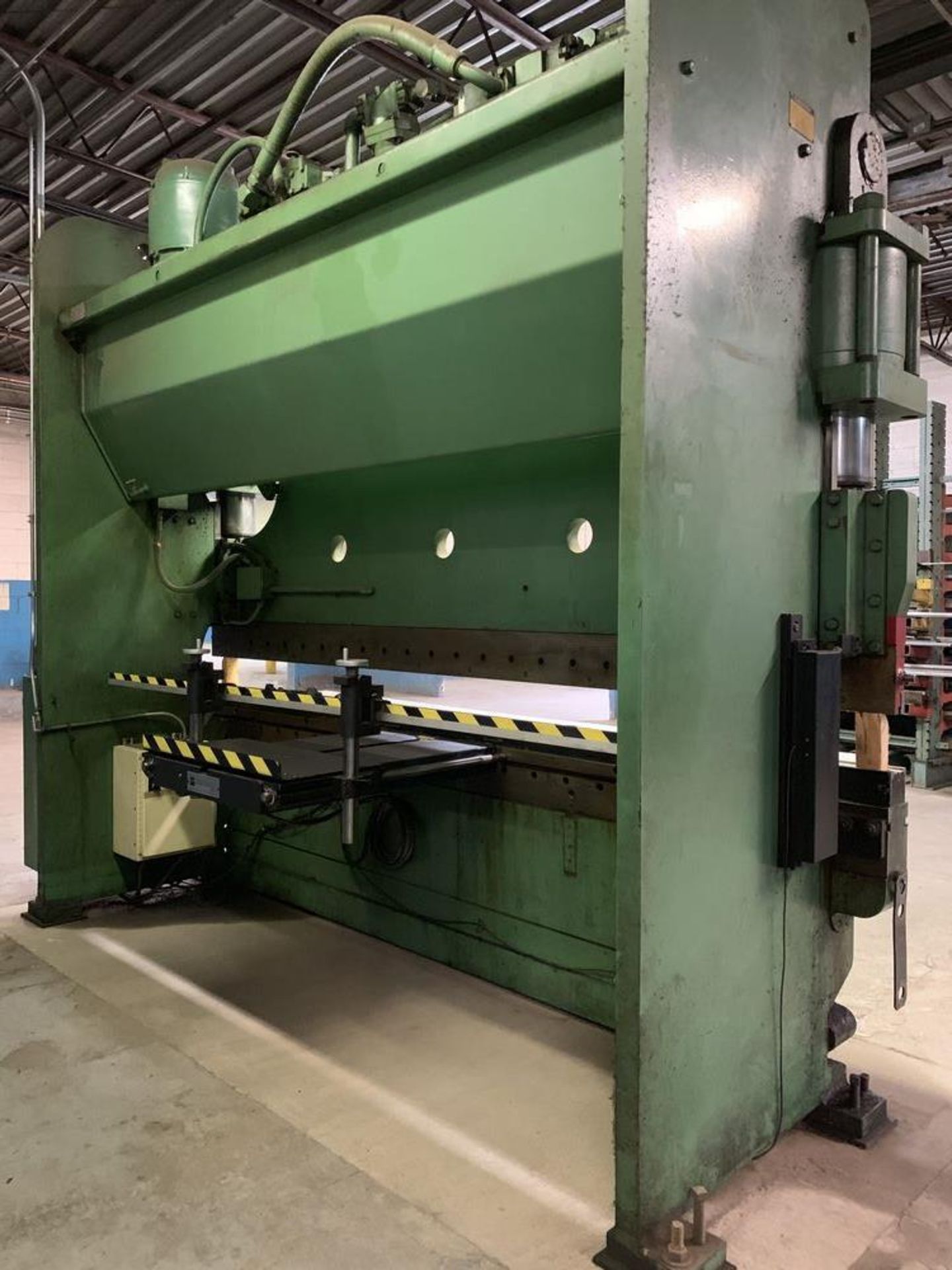 230 Ton Cincinnati 230CB 2-Axis CNC Press Brake, 12' OA, 10' BH, 2-Axis Hurco - Image 4 of 5