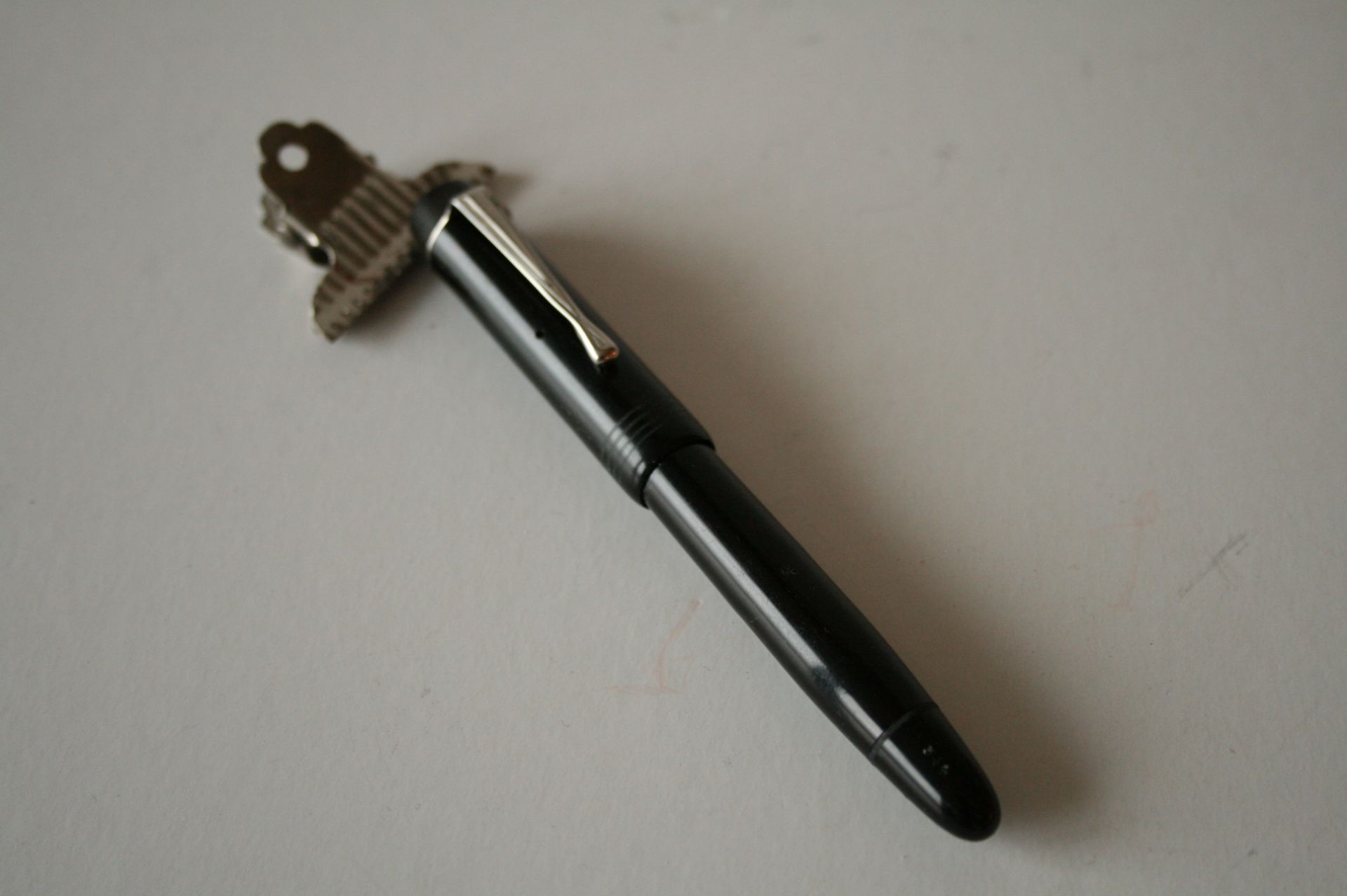 Stylo Plume à réservoir à piston, marque MONT BLANC, modèle 344, Celluloïd noir, [...]