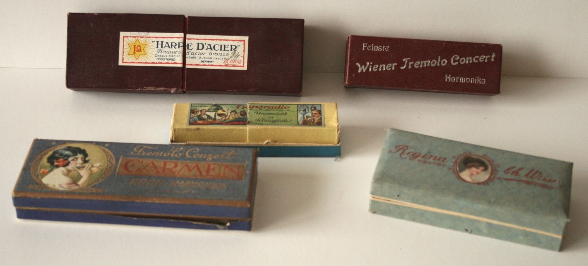 Ensemble de 5 harmonicas anciens (années 20) dans leur boîte d'origine d'époque et [...]