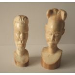 Têtes en ivoire d'un homme et d'une femme - Hauteur : 14 & 12,5 cm - Ivory heads of [...]