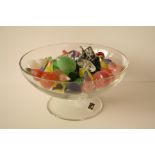 Ensemble de 27 fruits multicolores en verre de MURANO placés dans une coupe en [...]