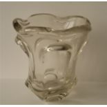 Vase en cristal de DAUM, circa 1960/70, série industrielle - Hauteur : 25 cm - DAUM [...]