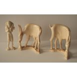 Paire de gazelles en ivoire (11 cm) + Berger portant un chevreau (11 cm) - Pair of [...]