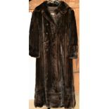 Manteau long en fourrure véritable de vison en provenance de la maison "Siberian Fur [...]