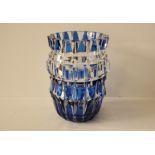 Vase en cristal VAL SAINT LAMBERT biseauté de couleur bleue, années 70 signé et [...]