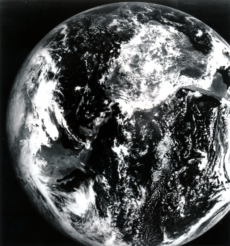 NASA : Vue de la Terre depuis l'Espace. Mission Apollo. Circa 1970. Tirage [...]