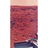 Nasa. Planète MARS. 1ère Mission : VIKING 1. Ici, le sol martien rouge s'étend [...]