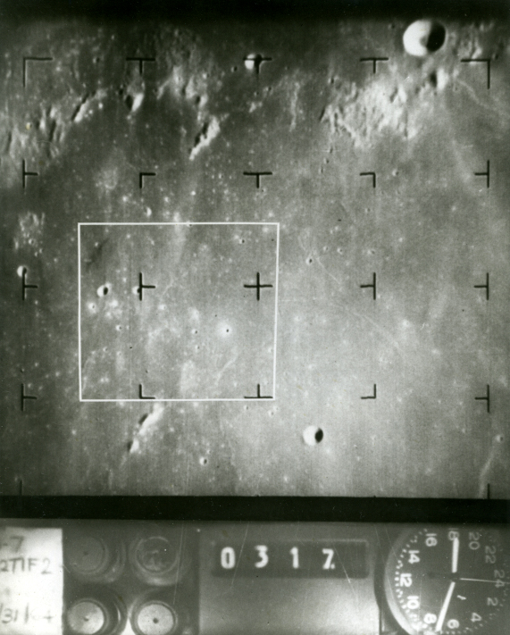 NASA : Photographie du sol lunaire prise par la sol RANGERS VII. La sonde RANGERS VII [...]