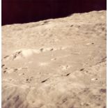 NASA. Apollo 10. Magnifique point de vue du relief lunaire depuis le module lunaire [...]