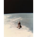 Nasa. La navette spatiale CHALLENGER (Mission STS 7) en orbite photographiée par le [...]