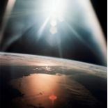 Nasa. GRAND FORMAT. Mission Apollo 7. Levé de soleil sur le Golf du Mexique et [...]