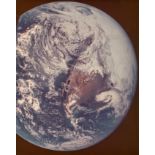NASA. Mission Apollo 16. "BLUE MARBLE", une belle vue de la planète Terre réalisée [...]