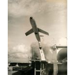 NASA : US Air Force. Impressionnant décollage d'un missile "SNUCKLE". Circa 1955. [...]