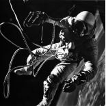 NASA : Mission GEMINI IV. 1ère sortie extra-véhiculaire d'un américain dans [...]