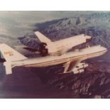 Nasa. La navette spatiale ENTERPRISE sur le dos du Boeing 747 spécialement aménagé [...]