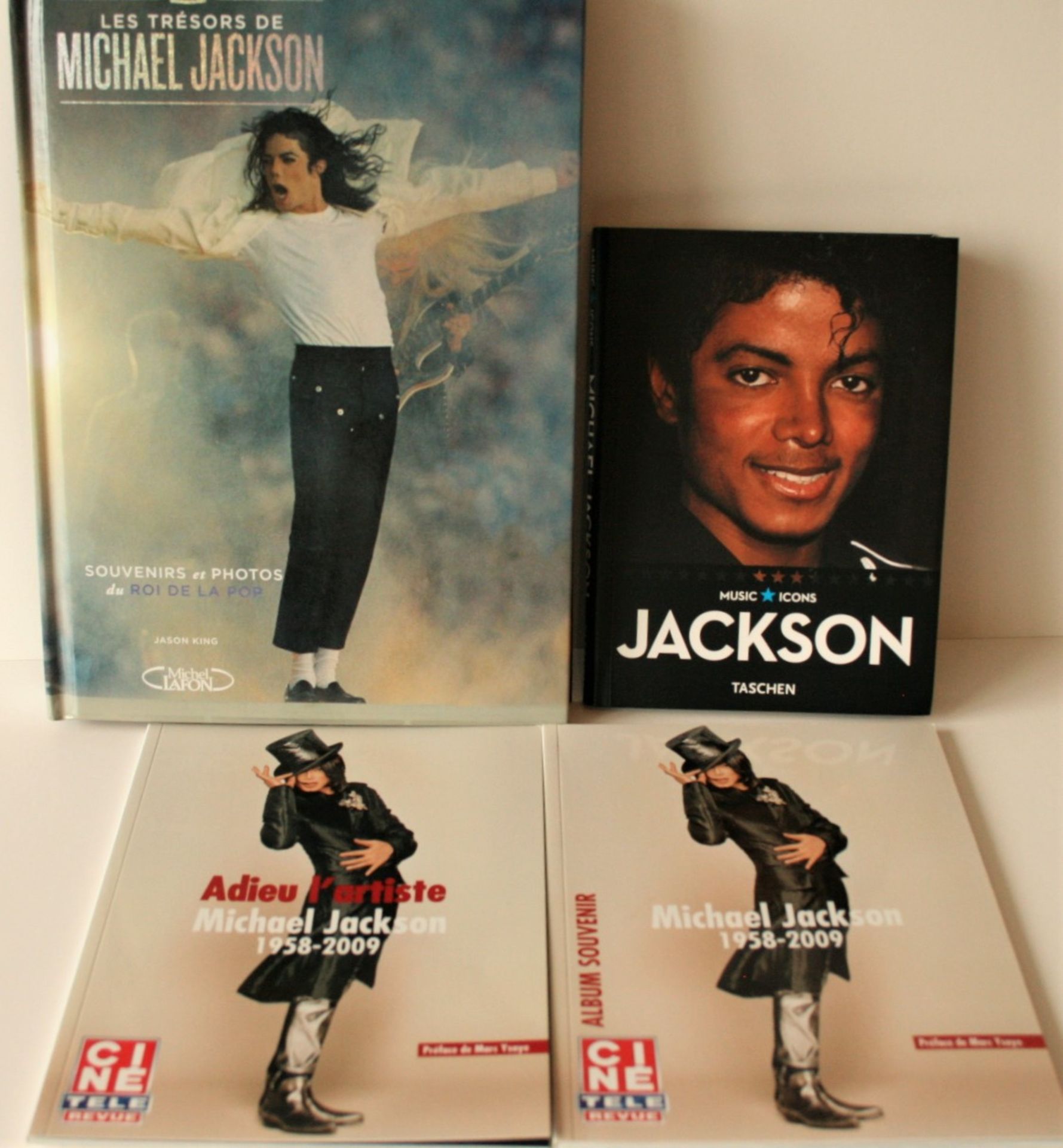 Ensemble de 4 ouvrages sur Michael JACKSON : 1. Adieu L'Artiste 1958-2009, Préface [...]