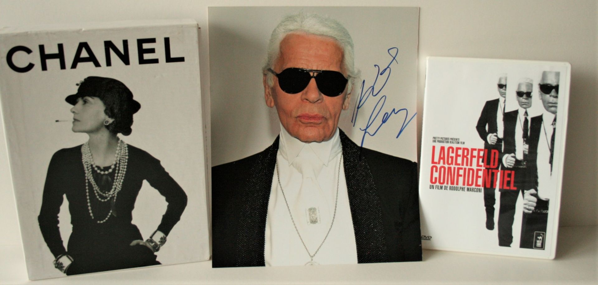 Photographie 20 x 25 cm dedicacée en 2013 par Karl LAGERFELD, tirage argentique [...]