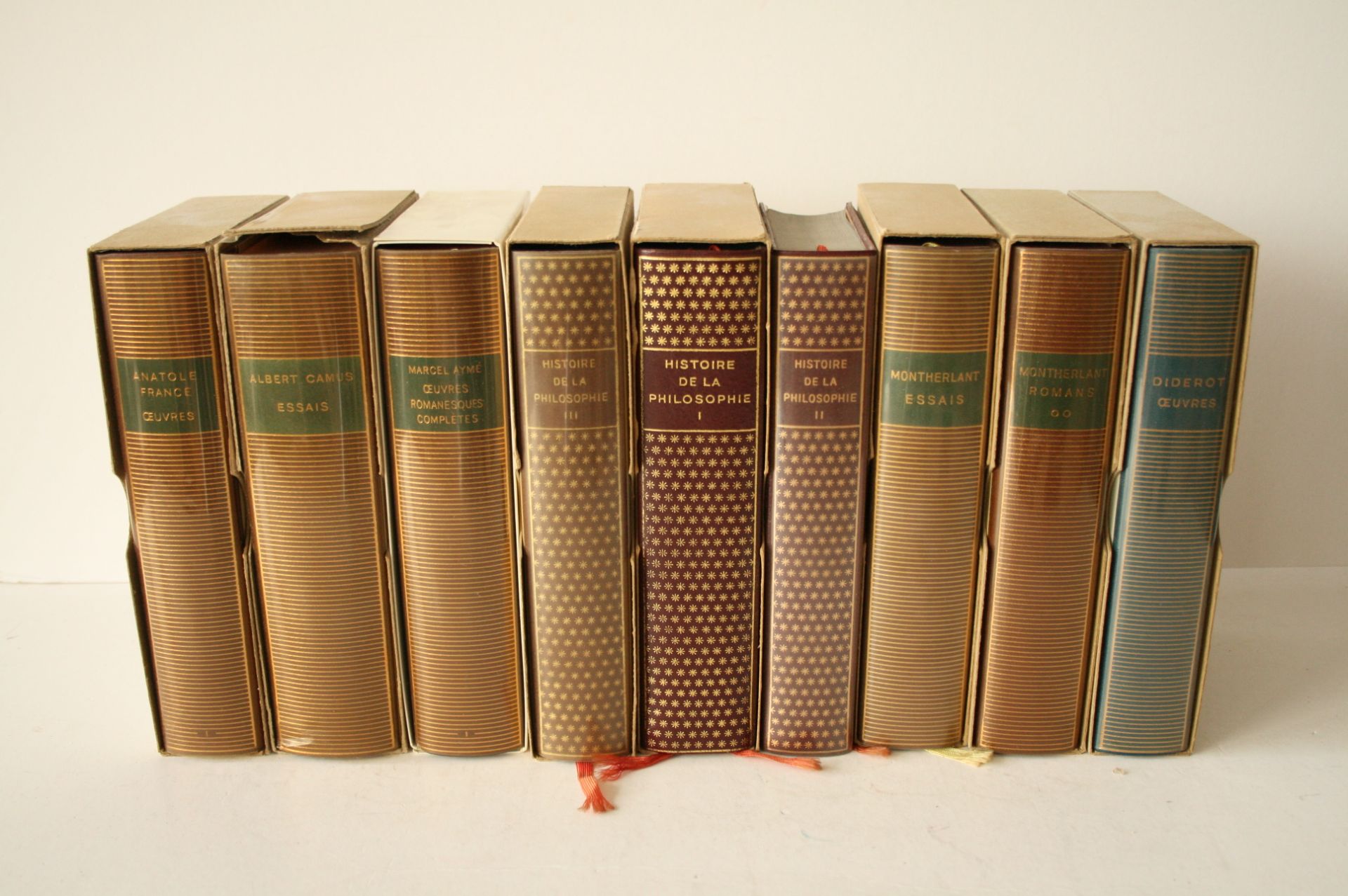 Ensemble de 9 volumes de La Pléiade avec leur jacquette et rodoïde : Histoire de la [...]