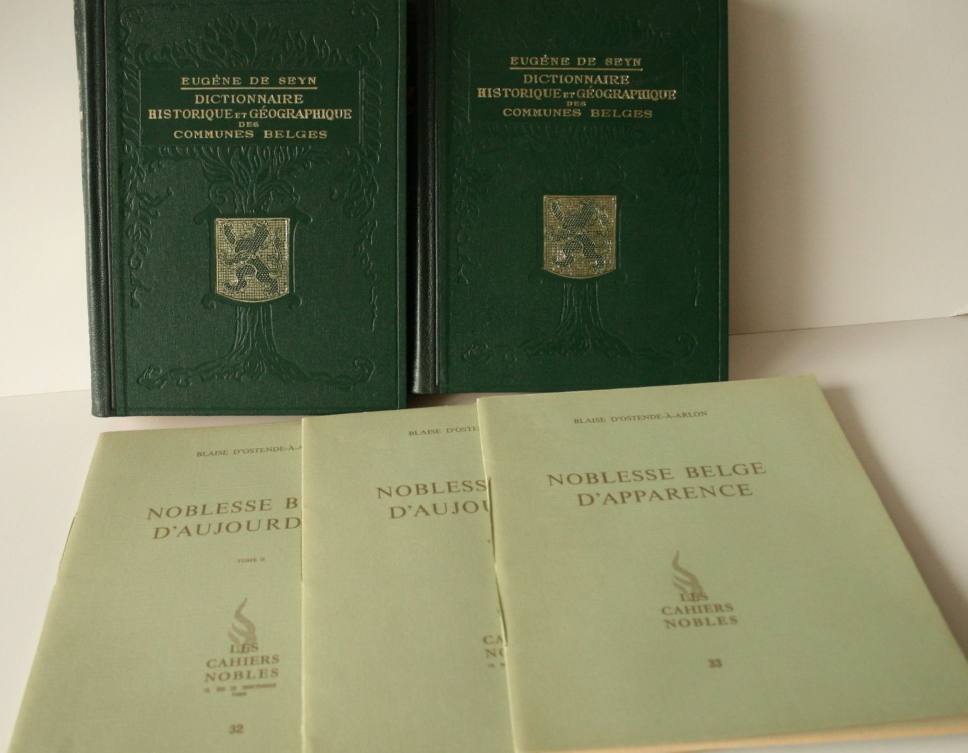 1. Blaise d'OSTENDE-A-ARLON : Noblesse Belge d'aujourd'hui, 2 volumes, Les cahiers [...]