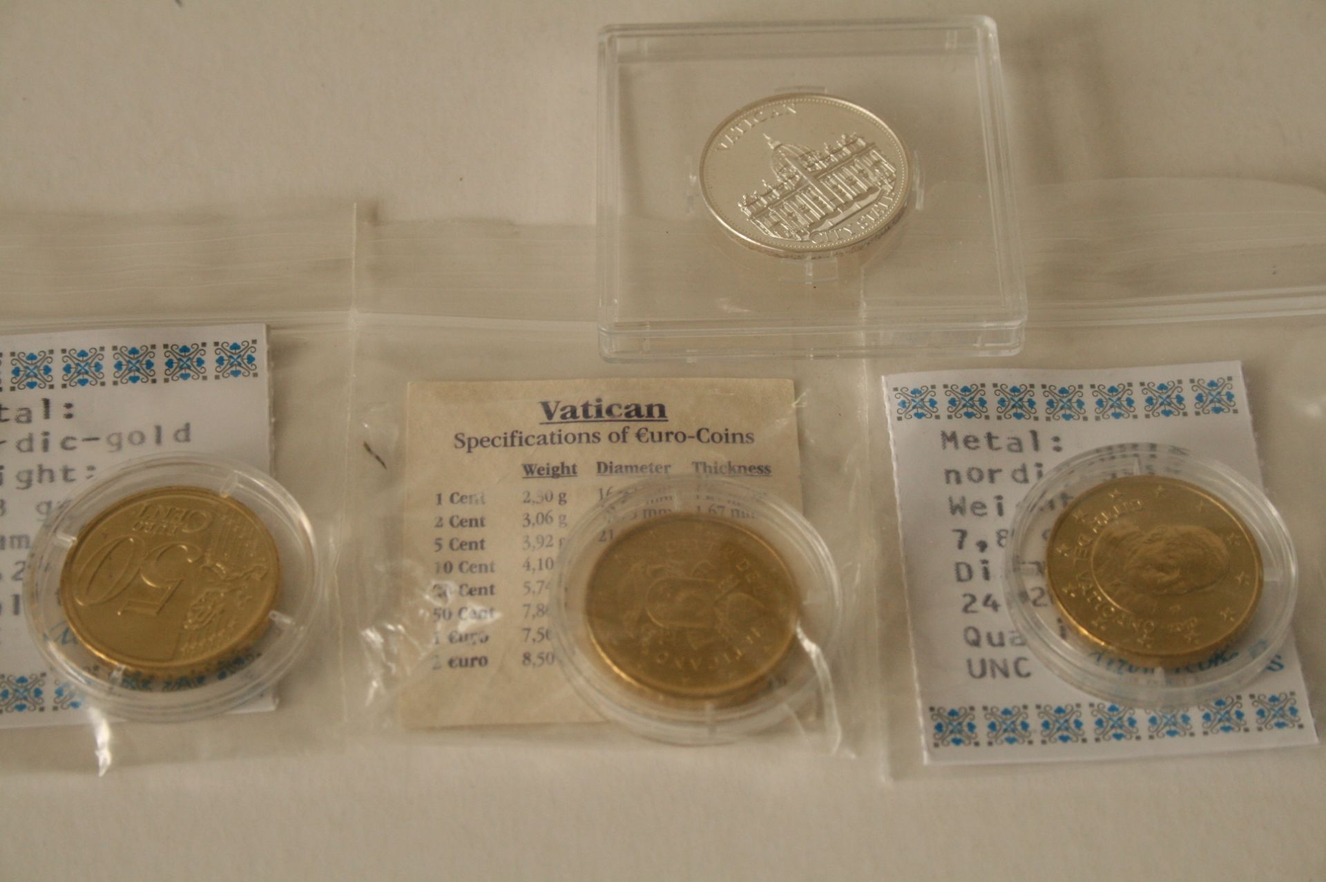 Ensemble de 4 pièces sous capsule en provenance du VATICAN : 1. 50 Euro Cents Citta [...]