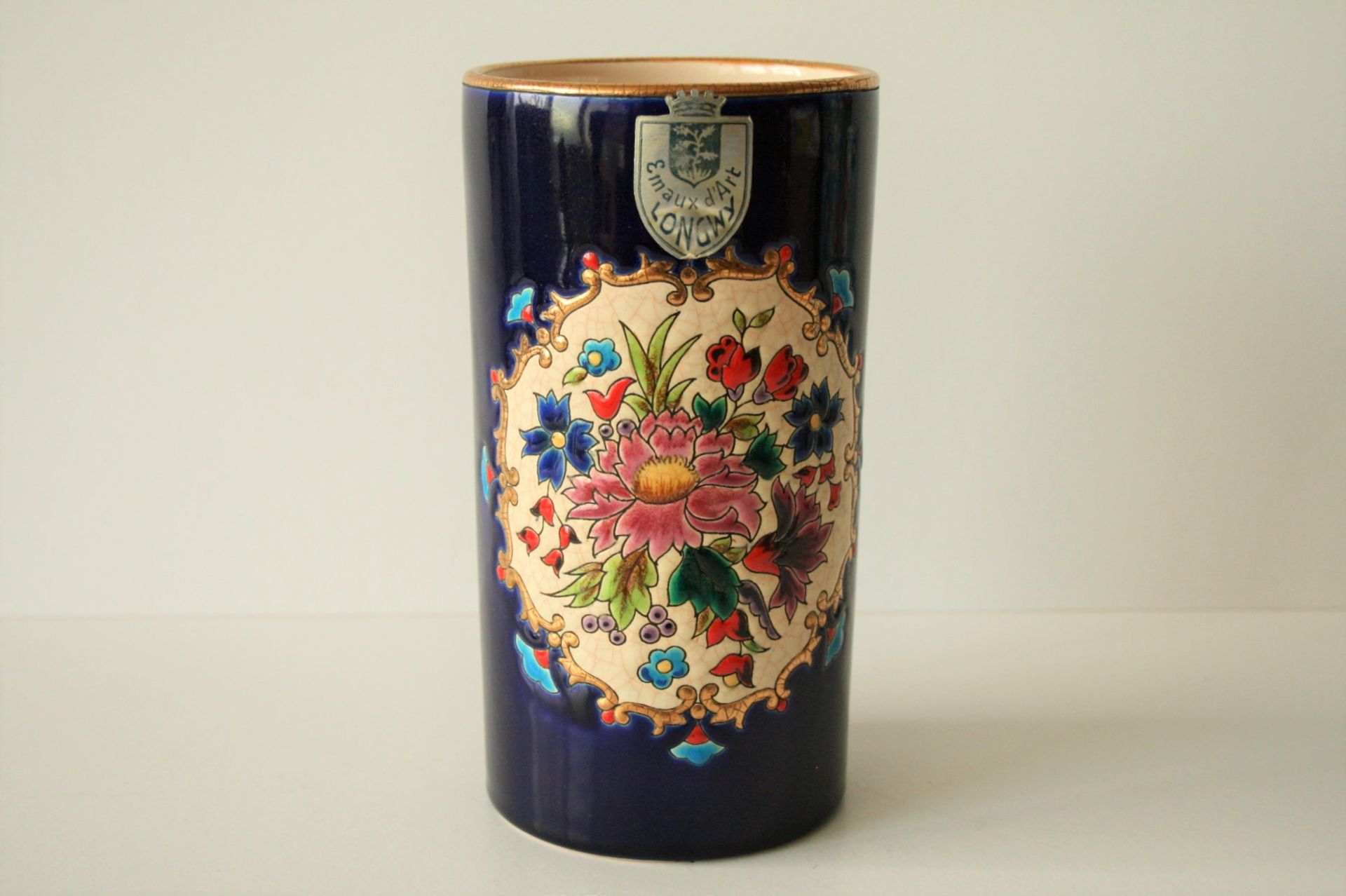 Vase cylindrique en faïence de Longwy, modèle "Renaissance", années 60 - Hauteur : [...]