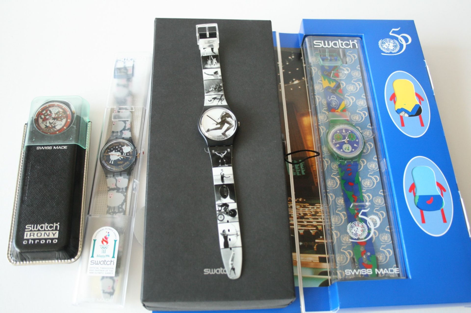 Ensemble de 4 montres SWATCH vintage, état neuf dans l'emboîtage d'origine : 1. [...]