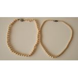 Ensemble de 2 colliers de perles de culture : une rangée de perles de 7 mm (longueur [...]