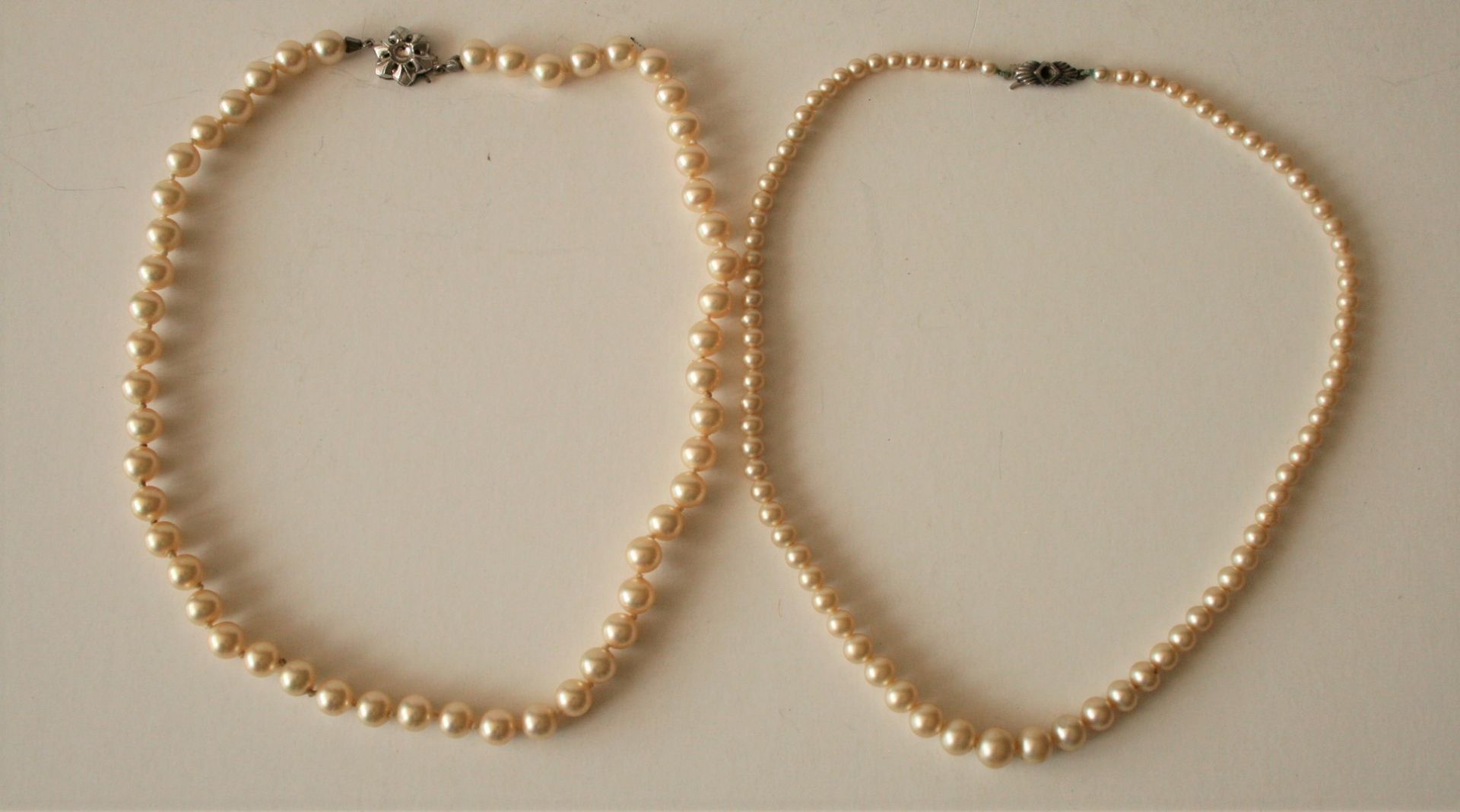 Ensemble de 2 colliers de perles de culture : une rangée de perles de 7 mm (longueur [...]