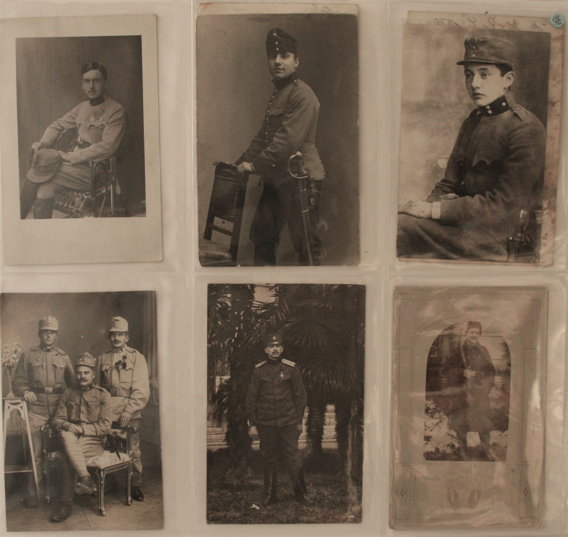 Ensemble de 9 cartes photos et 5 photographies format carte de visite de militaires [...]