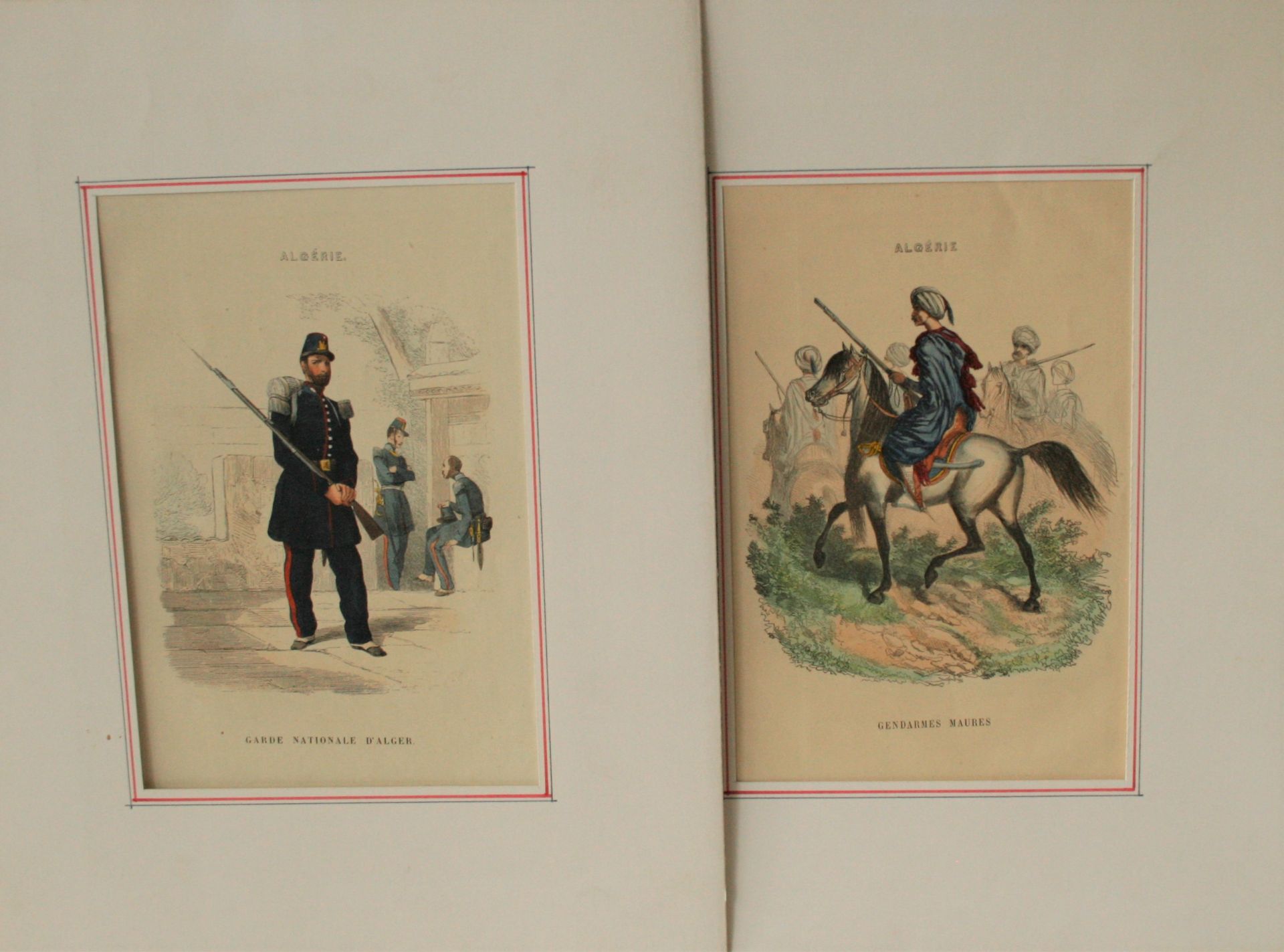 Ensemble de 5 gravures colorisées de soldats en ALGERIE du IInd Empire Français, [...] - Bild 2 aus 2