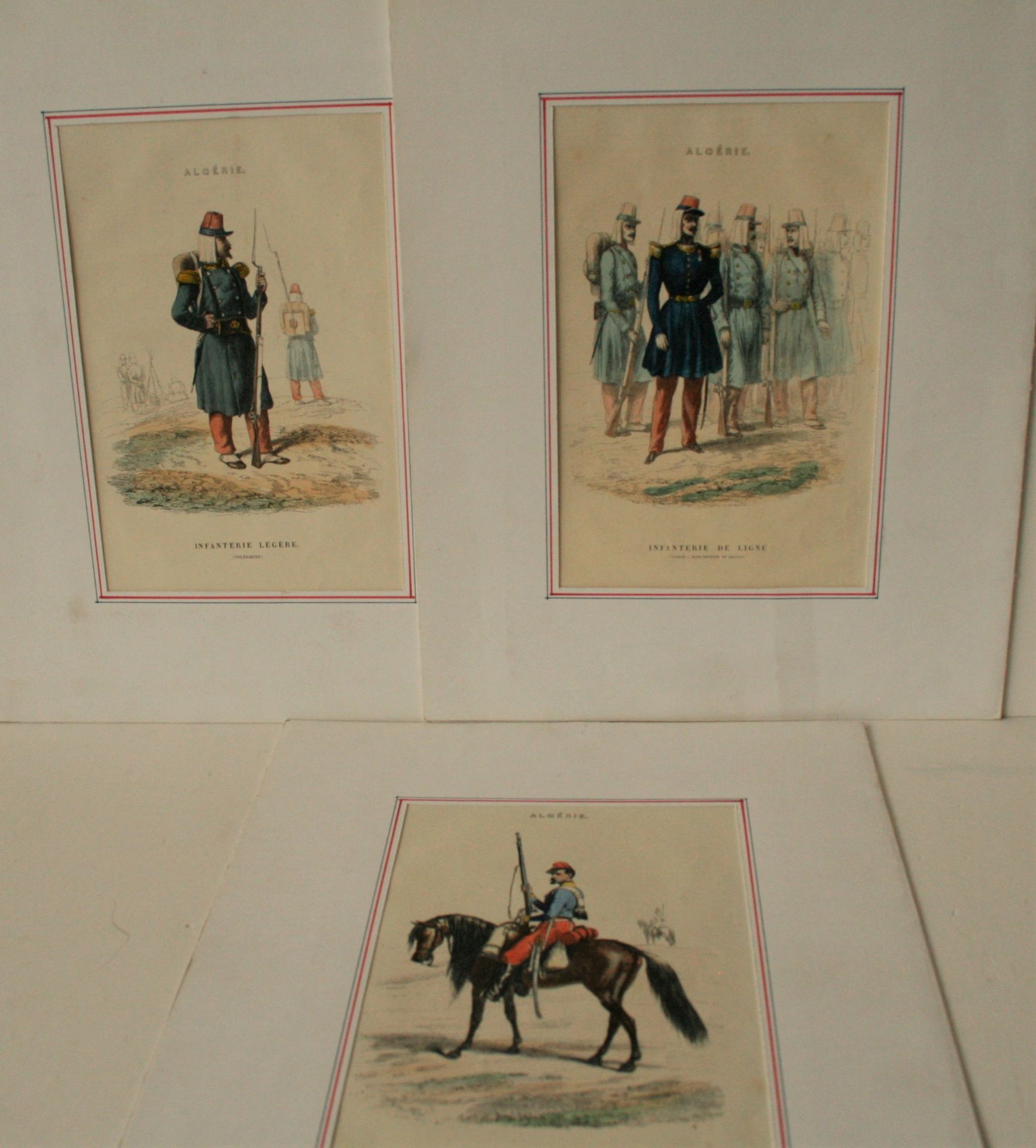 Ensemble de 5 gravures colorisées de soldats en ALGERIE du IInd Empire Français, [...]