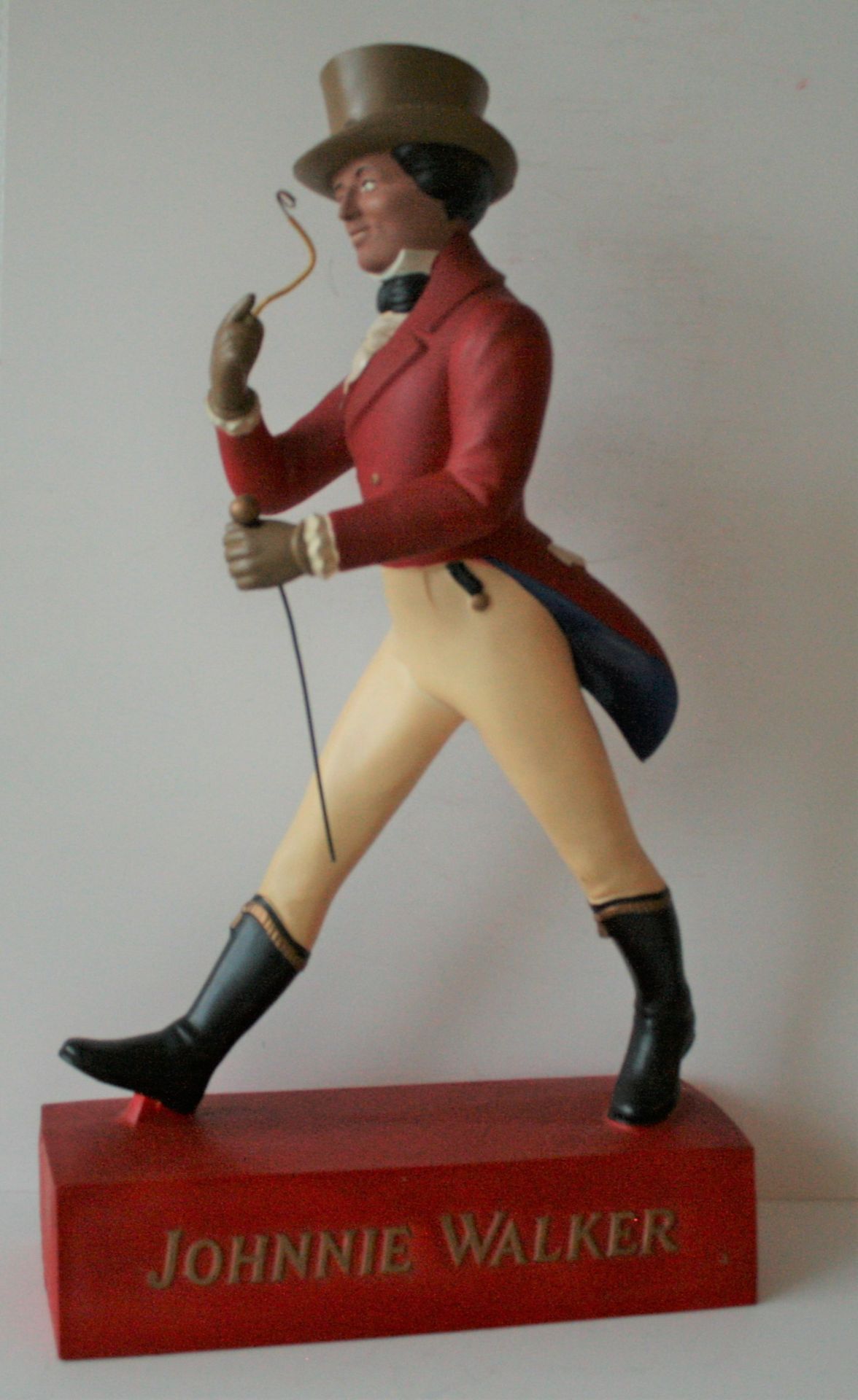 Figurine publicitaire pour le Whisky Johnny WALKER, années 60, résine, très bon [...]