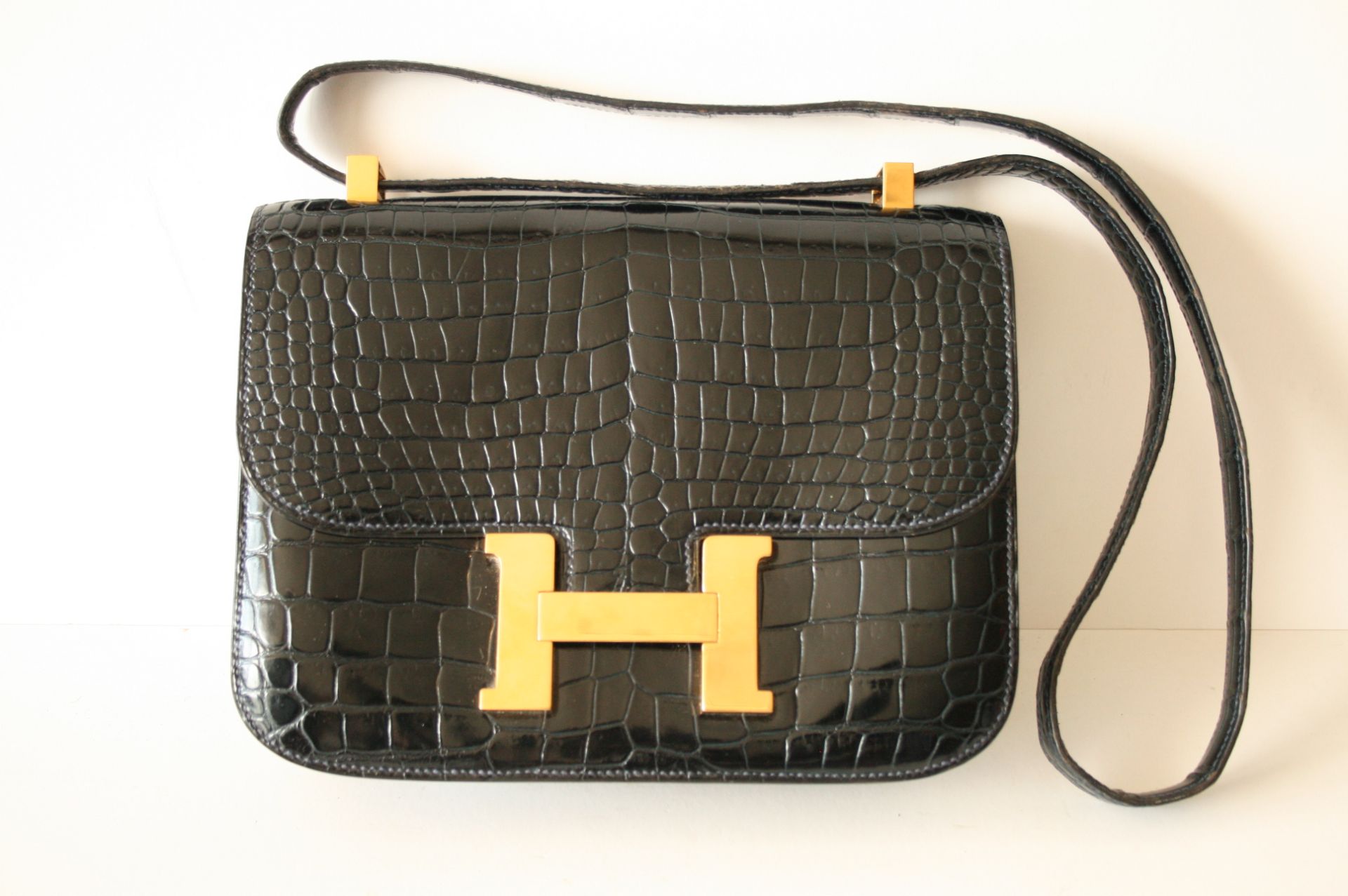 HERMES Paris - Sac "Constance" à soufflet en cuir crocodile d'estuaire ( Crocodilus [...]